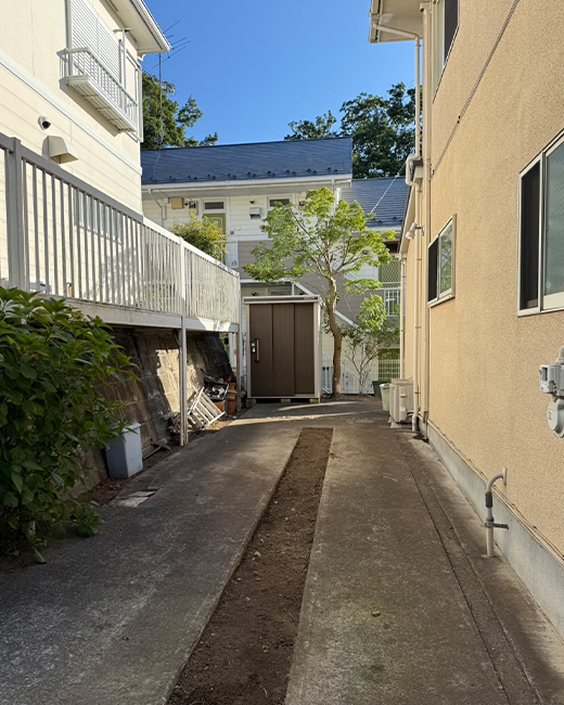 施工事例:駐車場の紅葉・草の処理作業